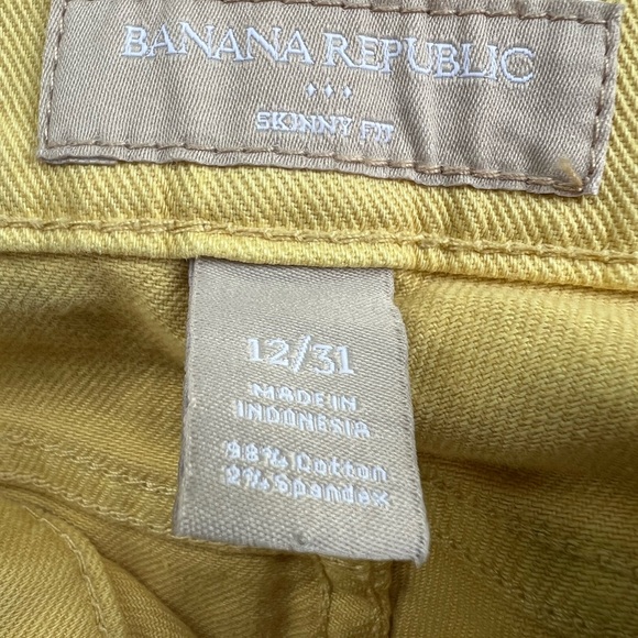 Banana Republic pale light Yellow Skinny Fit Jeans NWOT -tag fell off - Picture 2 of 4